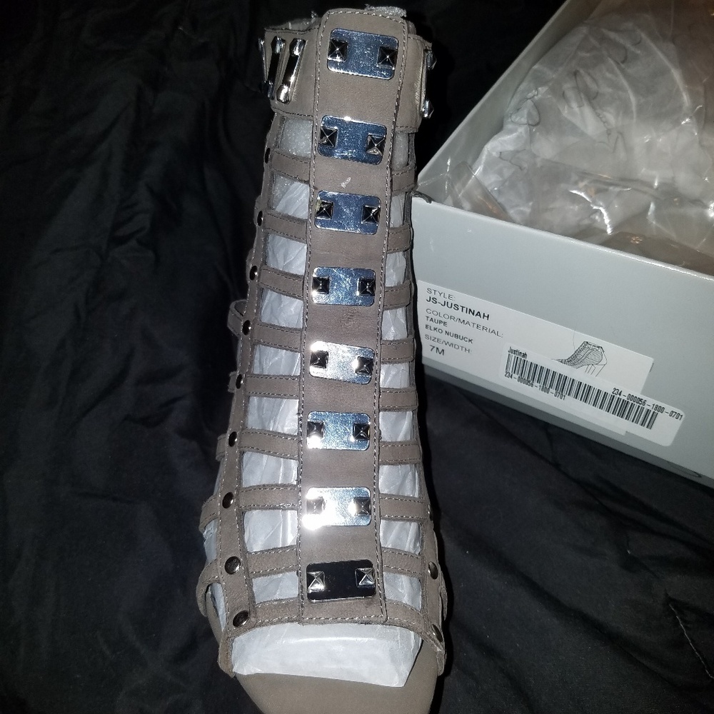 Jessica Simpson, Open toe sandals